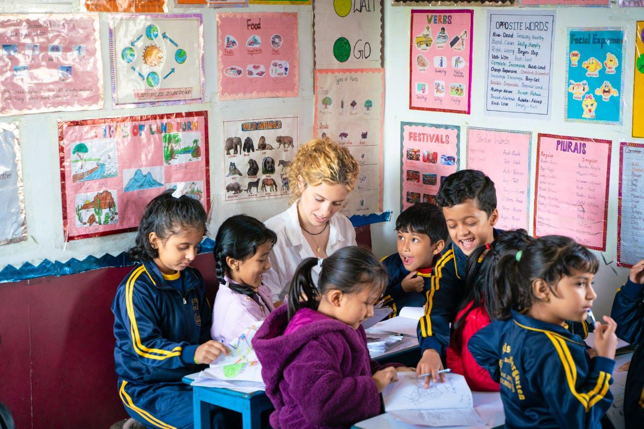 नेपालका विद्यालयहरूले अंग्रेजी शिक्षण स्वयंसेवक कसरी पाउन सक्छन्